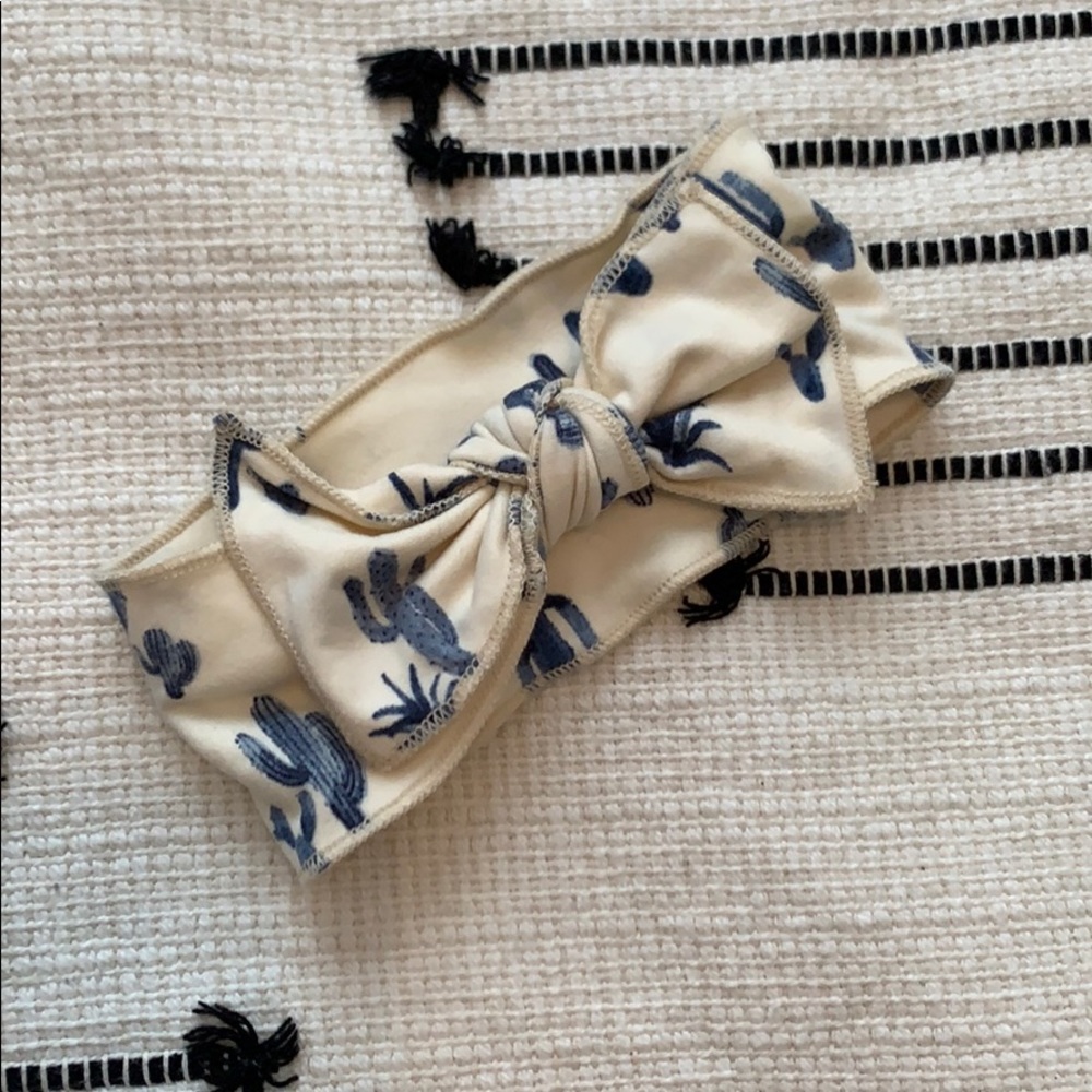 ‘Cozy’s’ Cactus Bow